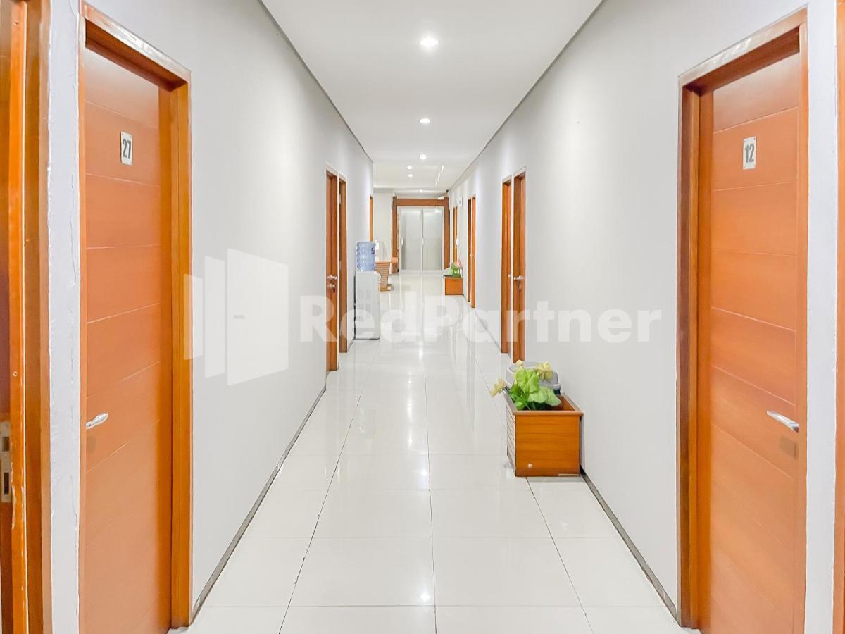 Sang Surya Guesthouse Syariah Near Rs Hasan Sadikin Mitra Reddoorz Бандунг Екстер'єр фото