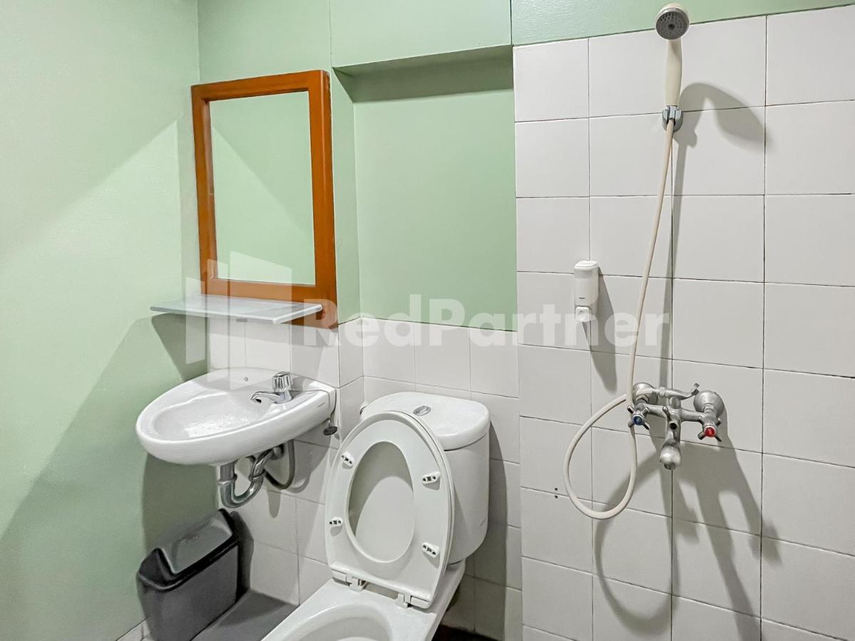 Sang Surya Guesthouse Syariah Near Rs Hasan Sadikin Mitra Reddoorz Бандунг Екстер'єр фото