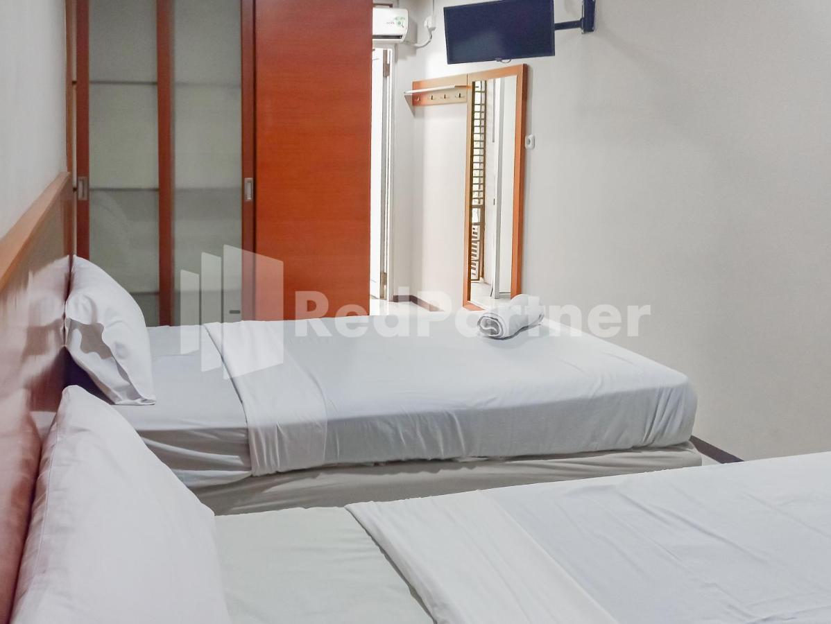 Sang Surya Guesthouse Syariah Near Rs Hasan Sadikin Mitra Reddoorz Бандунг Екстер'єр фото