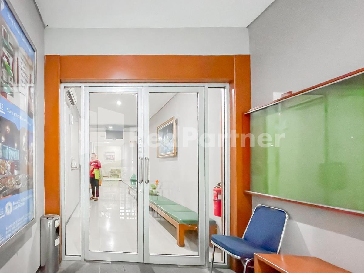 Sang Surya Guesthouse Syariah Near Rs Hasan Sadikin Mitra Reddoorz Бандунг Екстер'єр фото