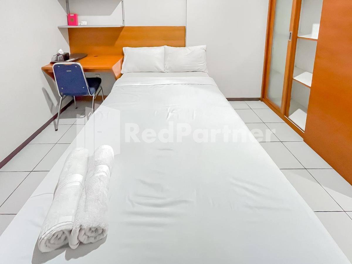 Sang Surya Guesthouse Syariah Near Rs Hasan Sadikin Mitra Reddoorz Бандунг Екстер'єр фото