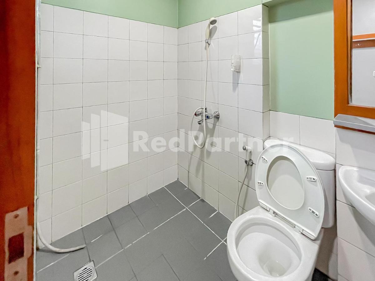 Sang Surya Guesthouse Syariah Near Rs Hasan Sadikin Mitra Reddoorz Бандунг Екстер'єр фото